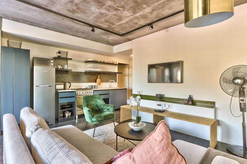 Secure In Modern, New Development! Apartamento *