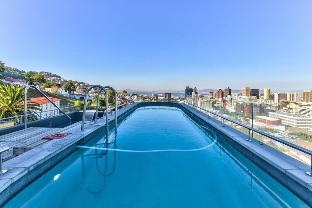 Secure In Modern, New Development! * Cidade Do Cabo