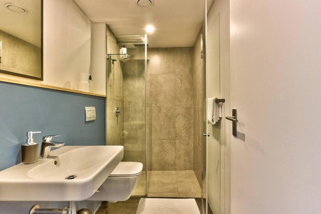 Apartment Secure In Modern, New Development! Cape Town